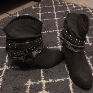 ✨BUCKLE grey boots 💫